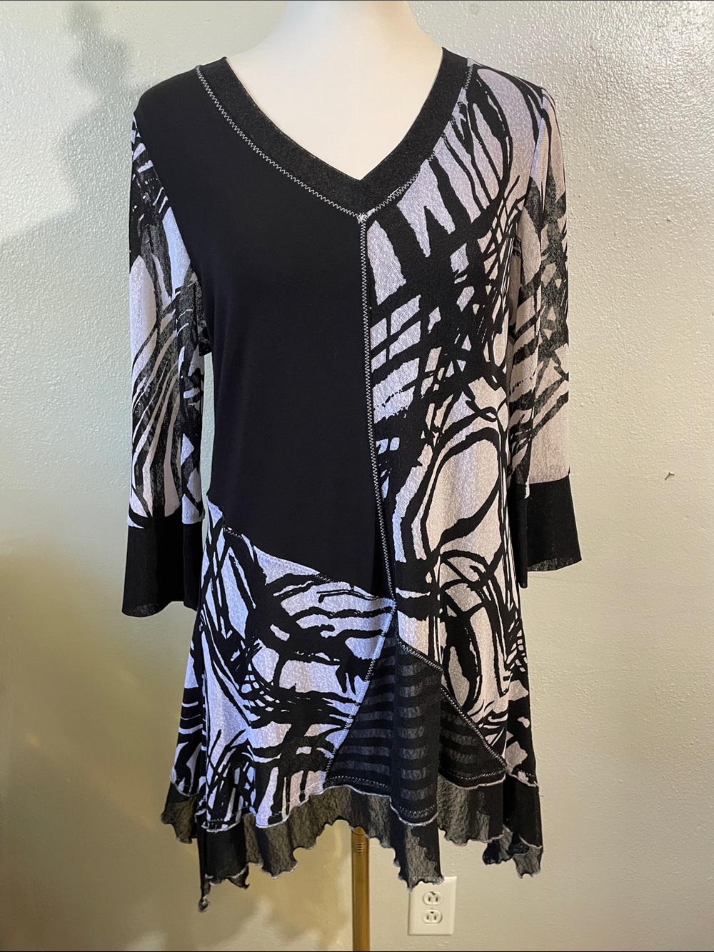 Abstract Asymmetrical Artwear Tunic Top Medium M Black Lavender Lior Paris  EUC
